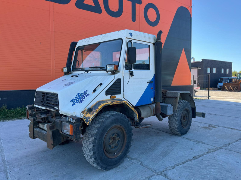 Mercedes-Benz Unimog U130 4x4 - Xe đầu kéo: hình 2 Mercedes-Benz Unimog U130 4x4 - Xe đầu kéo: hình 2
