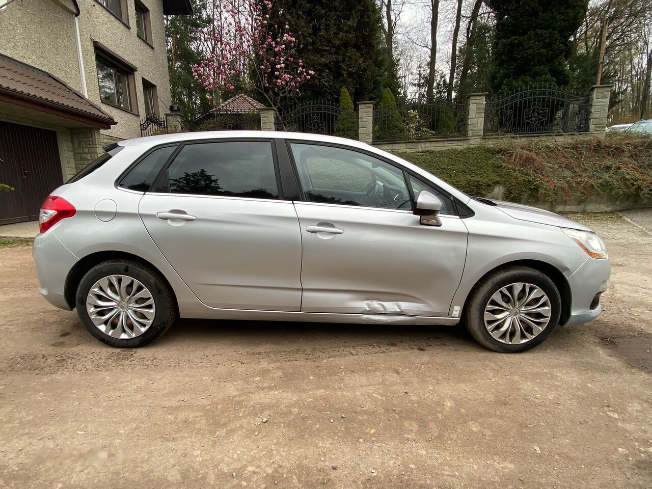 Hatchback Citroen C4: hình 6