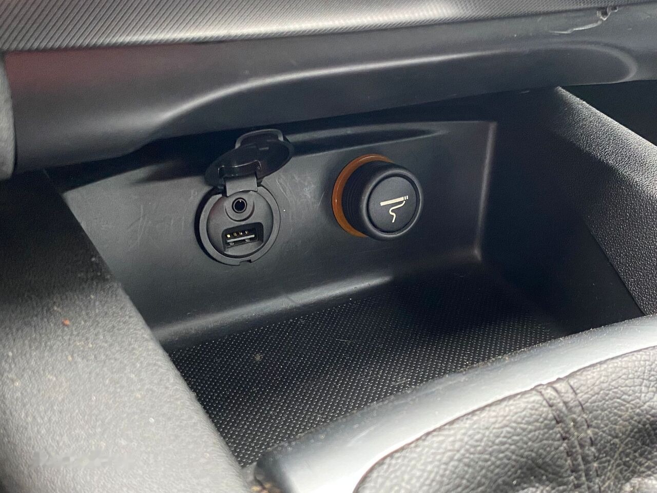 Hatchback Citroen C4: hình 14