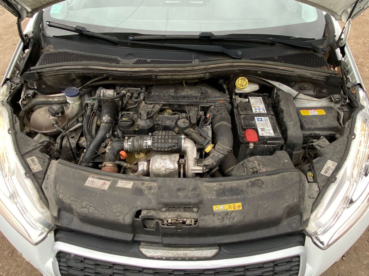 Hatchback Peugeot 208: hình 9