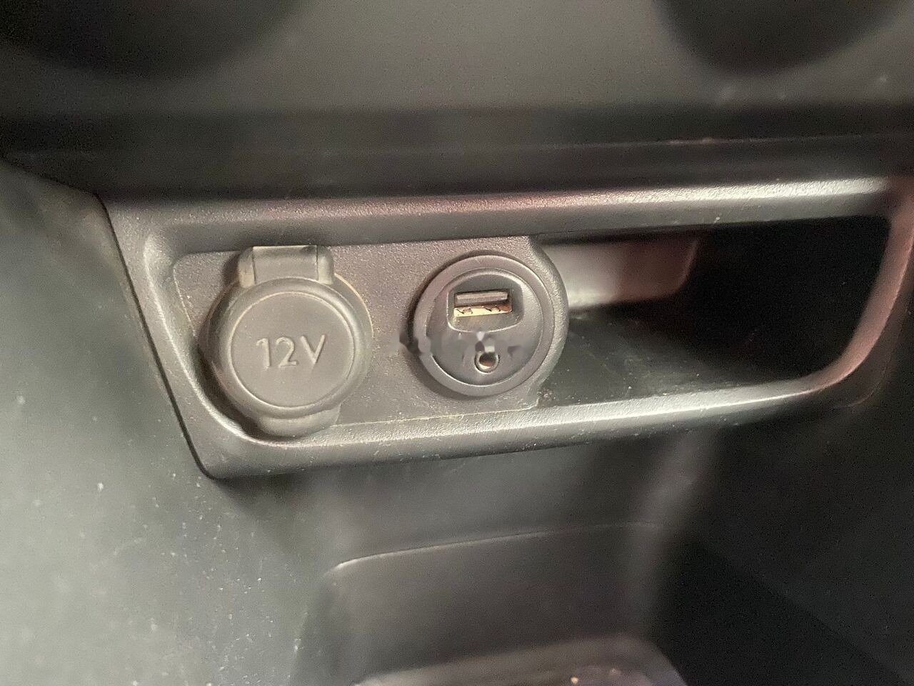 Hatchback Peugeot 208: hình 14