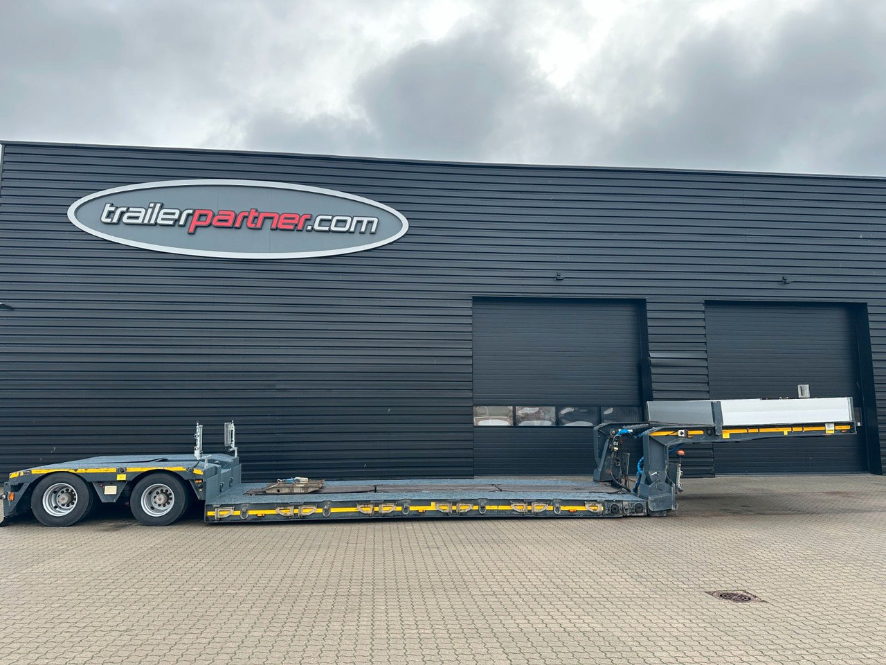 Faymonville 2 achs tiefbett / 2 x ausziehbar / 17.450 mm Faymonville 2 achs tiefbett / 2 x ausziehbar / 17.450 mm - Sơ mi rơ moóc thùng thấp: hình 3 Faymonville 2 achs tiefbett / 2 x ausziehbar / 17.450 mm Faymonville 2 achs tiefbett / 2 x ausziehbar / 17.450 mm - Sơ mi rơ moóc thùng thấp: hình 3