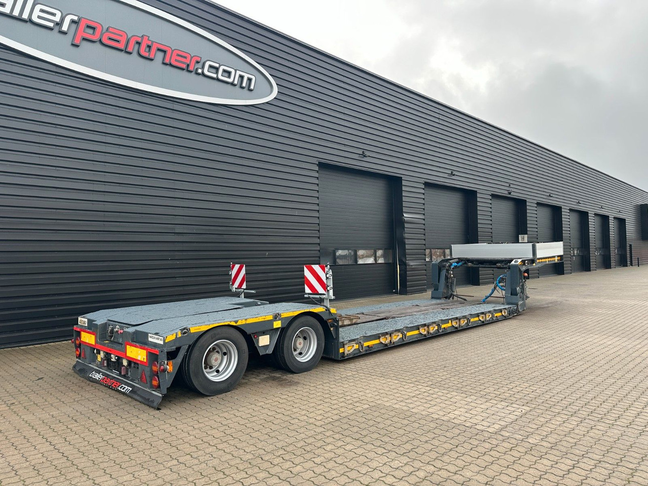 Faymonville 2 achs tiefbett / 2 x ausziehbar / 17.450 mm Faymonville 2 achs tiefbett / 2 x ausziehbar / 17.450 mm - Sơ mi rơ moóc thùng thấp: hình 4 Faymonville 2 achs tiefbett / 2 x ausziehbar / 17.450 mm Faymonville 2 achs tiefbett / 2 x ausziehbar / 17.450 mm - Sơ mi rơ moóc thùng thấp: hình 4