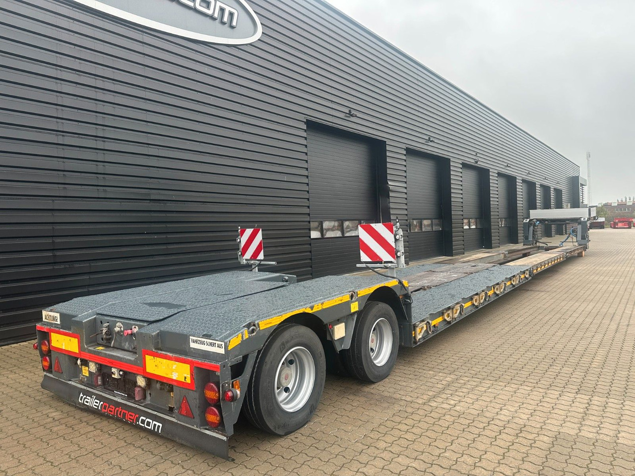 Faymonville 2 achs tiefbett / 2 x ausziehbar / 17.450 mm Faymonville 2 achs tiefbett / 2 x ausziehbar / 17.450 mm - Sơ mi rơ moóc thùng thấp: hình 2 Faymonville 2 achs tiefbett / 2 x ausziehbar / 17.450 mm Faymonville 2 achs tiefbett / 2 x ausziehbar / 17.450 mm - Sơ mi rơ moóc thùng thấp: hình 2