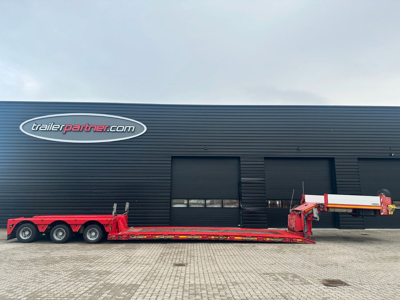 Faymonville 3 achs Tiefbett 300 mm Faymonville Megamax 3 achs Tiefbett 300 mm - Sơ mi rơ moóc thùng thấp: hình 1 Faymonville 3 achs Tiefbett 300 mm Faymonville Megamax 3 achs Tiefbett 300 mm - Sơ mi rơ moóc thùng thấp: hình 1