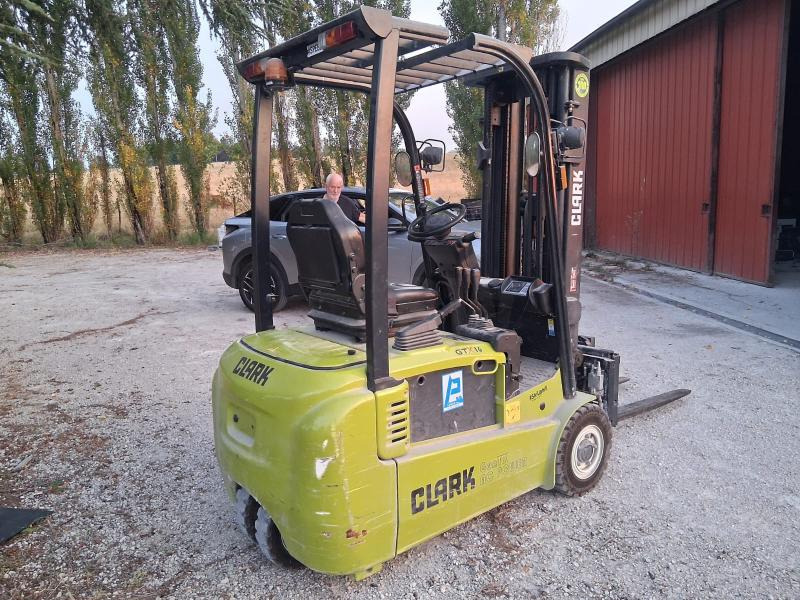 Clark GTX16 - Xe nâng điện: hình 3 Clark GTX16 - Xe nâng điện: hình 3