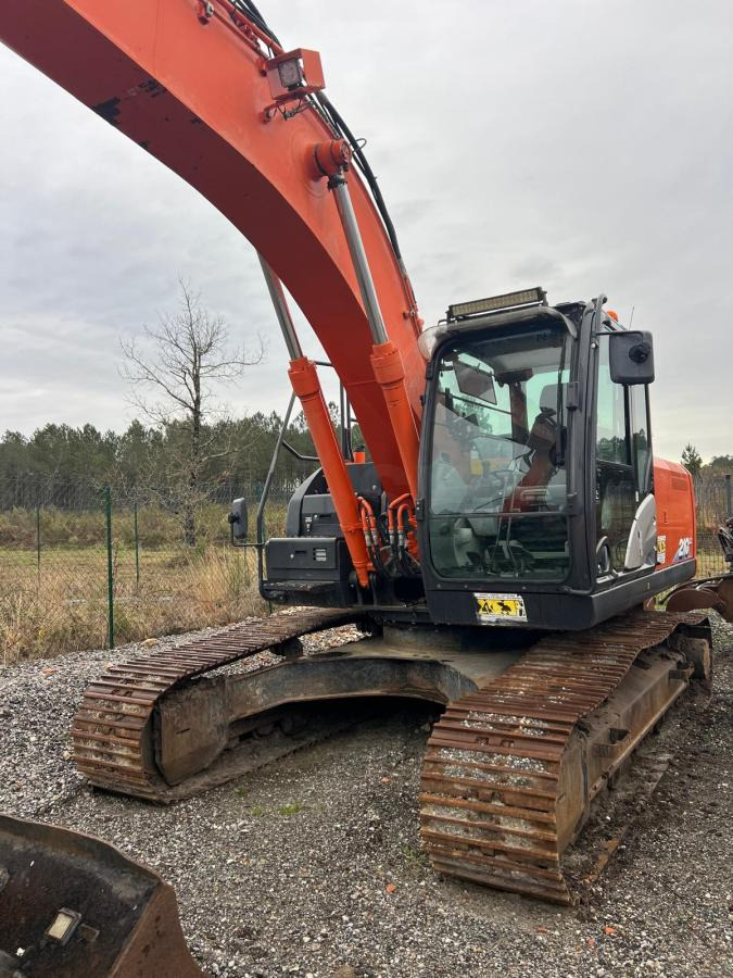 Hitachi ZX210LC 6 - Máy xúc bánh xích: hình 1 Hitachi ZX210LC 6 - Máy xúc bánh xích: hình 1