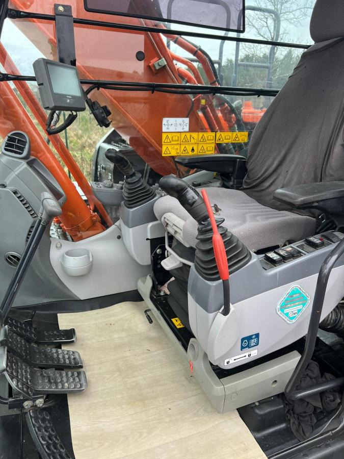 Hitachi ZX210LC 6 - Máy xúc bánh xích: hình 5 Hitachi ZX210LC 6 - Máy xúc bánh xích: hình 5