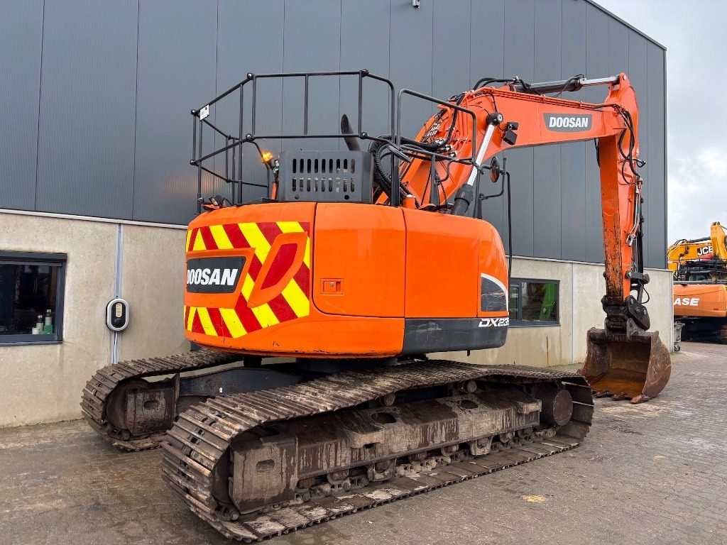 Doosan DX 235 LCR-5 - DX 235 - DX 225 - Máy xúc bánh xích: hình 5 Doosan DX 235 LCR-5 - DX 235 - DX 225 - Máy xúc bánh xích: hình 5