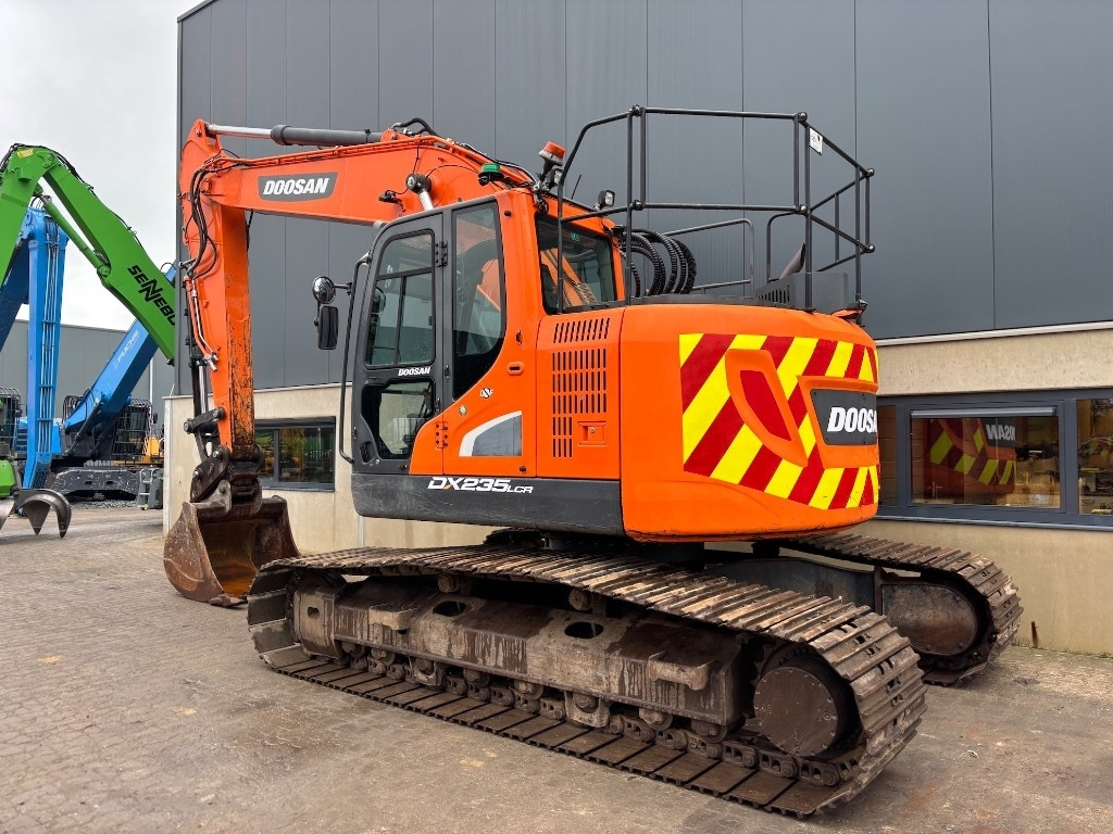 Doosan DX 235 LCR-5 - DX 235 - DX 225 - Máy xúc bánh xích: hình 3 Doosan DX 235 LCR-5 - DX 235 - DX 225 - Máy xúc bánh xích: hình 3