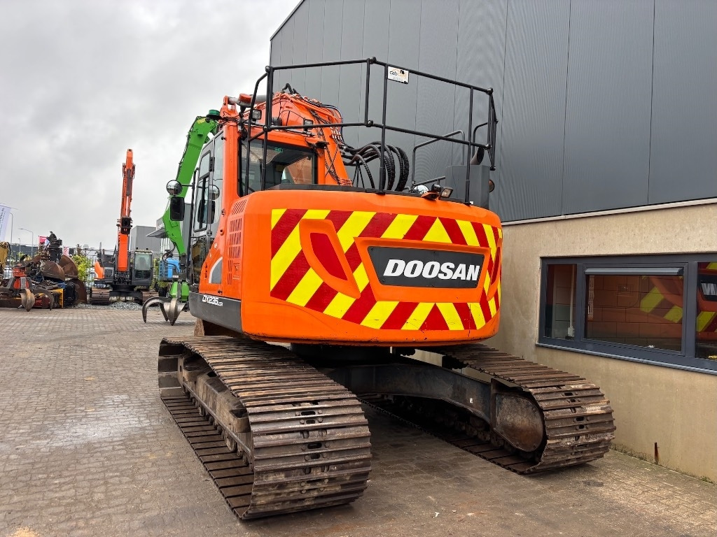 Doosan DX 235 LCR-5 - DX 235 - DX 225 - Máy xúc bánh xích: hình 4 Doosan DX 235 LCR-5 - DX 235 - DX 225 - Máy xúc bánh xích: hình 4