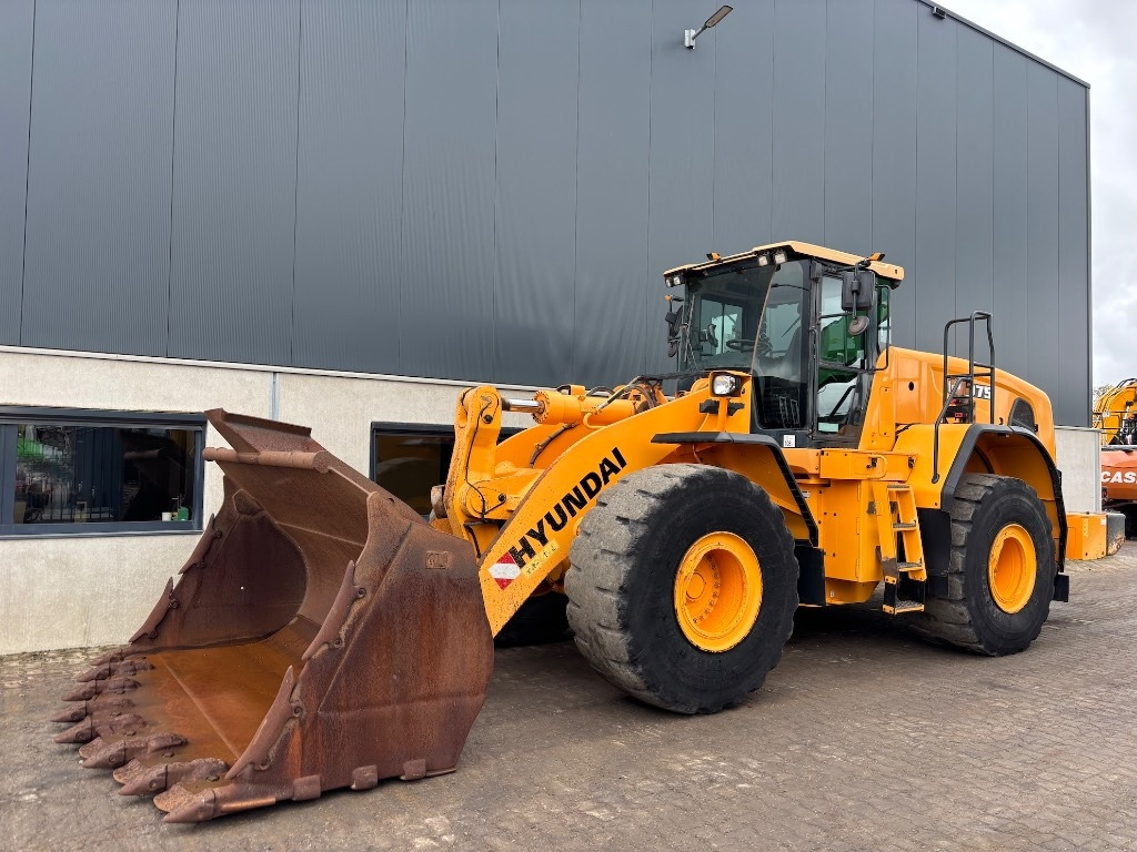 Hyundai HL 975 - HL 970 - HL 980 - Máy xúc lật bánh lốp: hình 1 Hyundai HL 975 - HL 970 - HL 980 - Máy xúc lật bánh lốp: hình 1