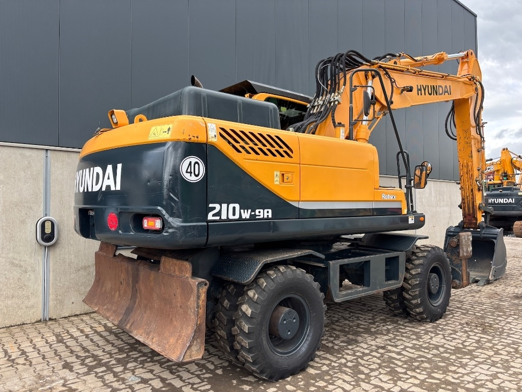 Hyundai Robex 210 W-9 A - 210 W - 200 W - 180 W - Máy xúc bánh lốp: hình 4 Hyundai Robex 210 W-9 A - 210 W - 200 W - 180 W - Máy xúc bánh lốp: hình 4