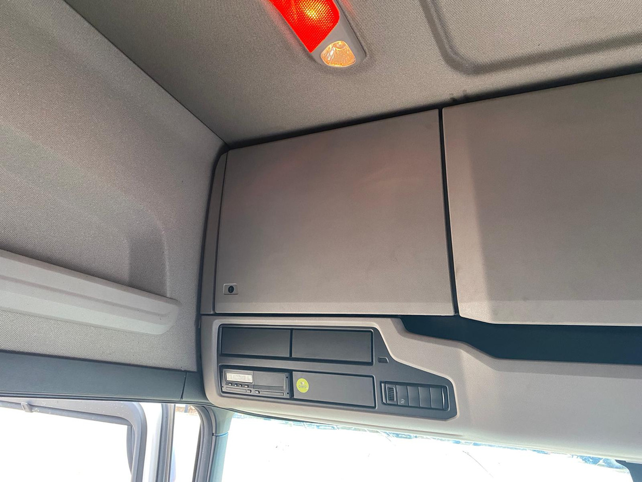 Xe đầu kéo SCANIA R450: hình 21 Xe đầu kéo SCANIA R450: hình 21