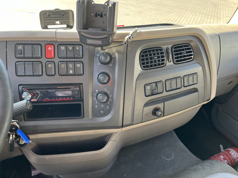 DAF LF 210 FA / 12 Ton / 394 dkm / Box / Loadlift / NL Truck - Xe tải hộp: hình 5 DAF LF 210 FA / 12 Ton / 394 dkm / Box / Loadlift / NL Truck - Xe tải hộp: hình 5