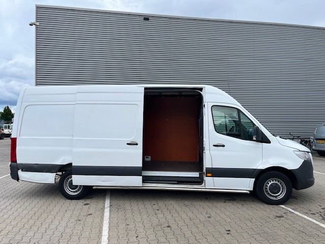 Mercedes-Benz Sprinter 315 1.9 CDI / L4 H2 / Automatic / APK-TUV 04-26 - Xe van chở hàng: hình 3 Mercedes-Benz Sprinter 315 1.9 CDI / L4 H2 / Automatic / APK-TUV 04-26 - Xe van chở hàng: hình 3