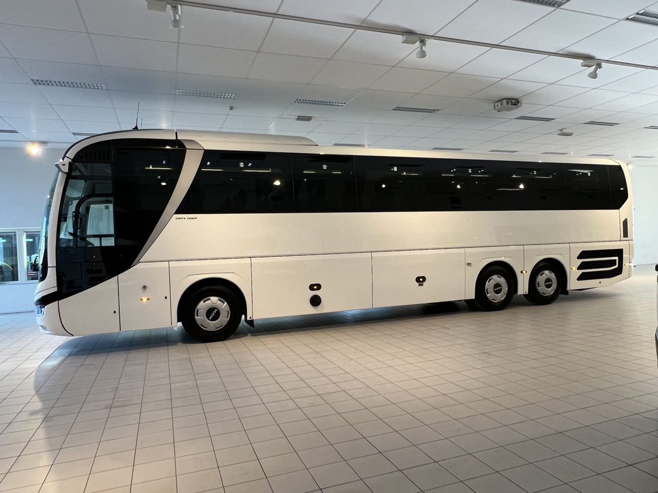 MAN Lions Coach R08 Euro 6E (Dark Edition) - Xe đò: hình 4 MAN Lions Coach R08 Euro 6E (Dark Edition) - Xe đò: hình 4