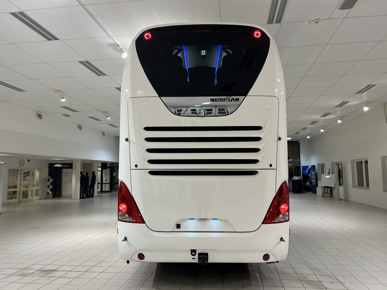 NEOPLAN SKYLINER P06 Euro 6E V.I.P / Exclusive Class (Dark Edition) - Xe đò: hình 5 NEOPLAN SKYLINER P06 Euro 6E V.I.P / Exclusive Class (Dark Edition) - Xe đò: hình 5