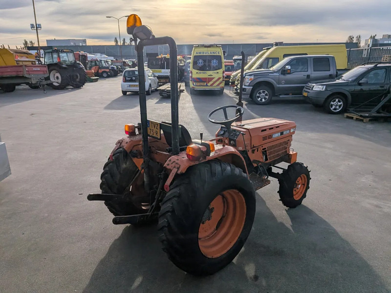 Kubota B8200 D8200 - Máy cày: hình 5 Kubota B8200 D8200 - Máy cày: hình 5