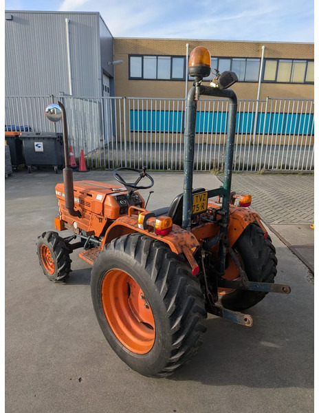 Kubota B8200 D8200 - Máy cày: hình 3 Kubota B8200 D8200 - Máy cày: hình 3