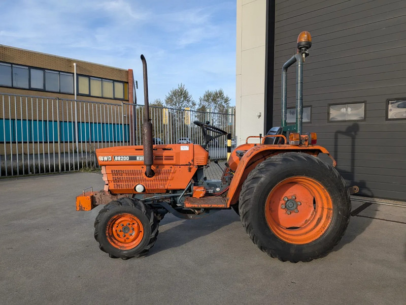 Kubota B8200 D8200 - Máy cày: hình 2 Kubota B8200 D8200 - Máy cày: hình 2