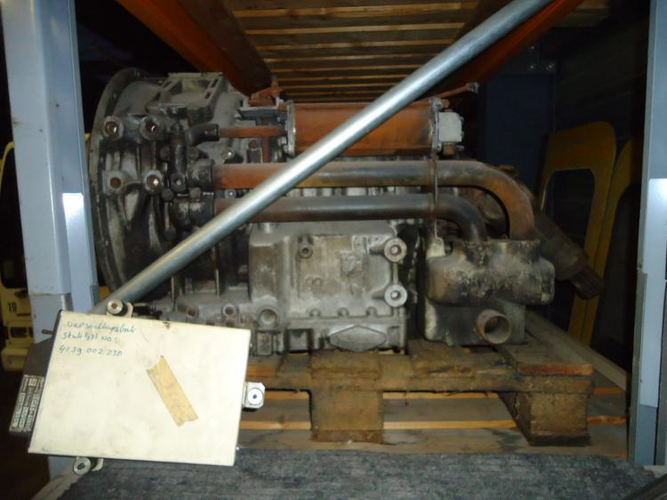 ZF 4HP500 automaatbak uit een DAF Den Oudsten MB200 - Hộp số: hình 2 ZF 4HP500 automaatbak uit een DAF Den Oudsten MB200 - Hộp số: hình 2