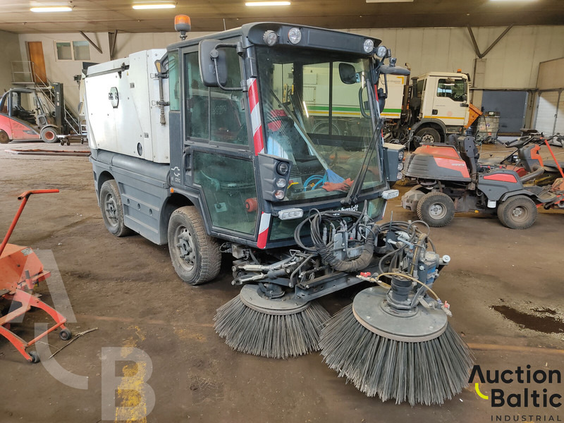 Aebi Schmitd eSwingo 200+ - Xe quét đường: hình 1 Aebi Schmitd eSwingo 200+ - Xe quét đường: hình 1
