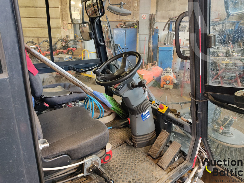 Aebi Schmitd eSwingo 200+ - Xe quét đường: hình 5 Aebi Schmitd eSwingo 200+ - Xe quét đường: hình 5