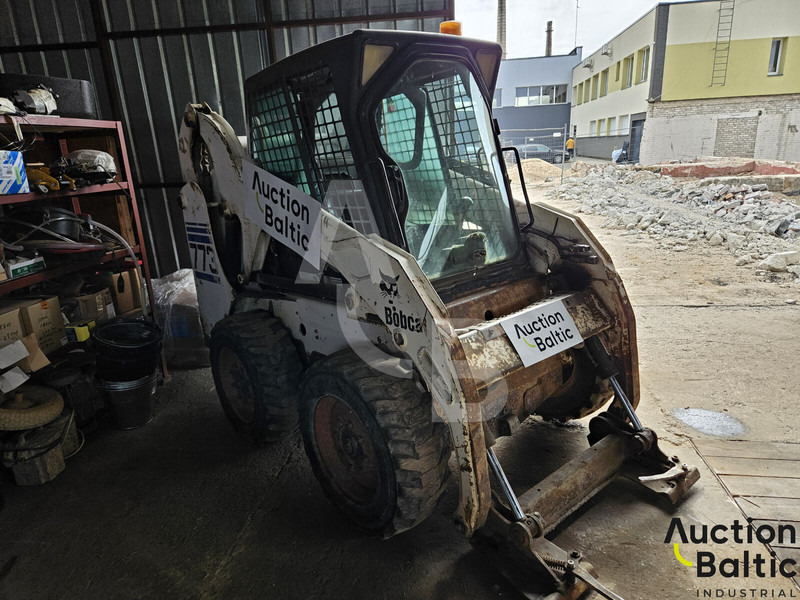 Bobcat 773 - Máy xúc lật đa năng: hình 2 Bobcat 773 - Máy xúc lật đa năng: hình 2
