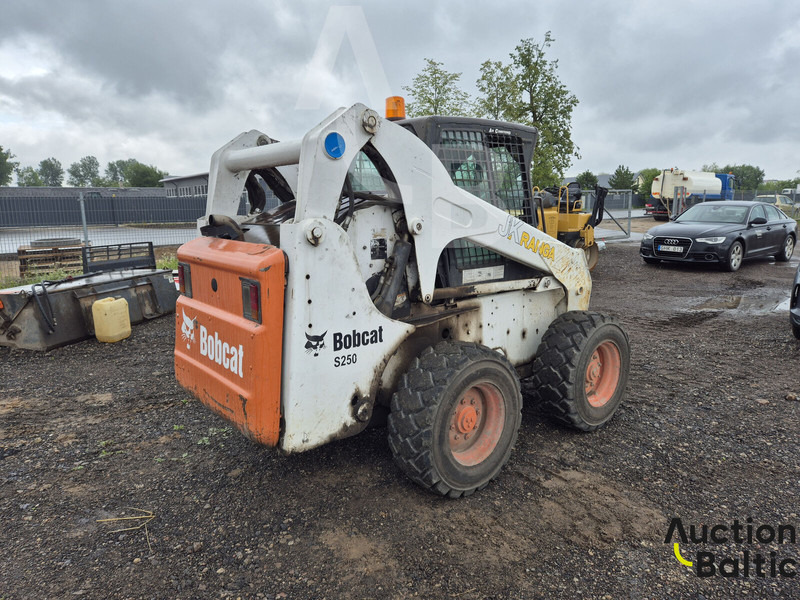 Bobcat S 250 - Máy xúc lật đa năng: hình 5 Bobcat S 250 - Máy xúc lật đa năng: hình 5