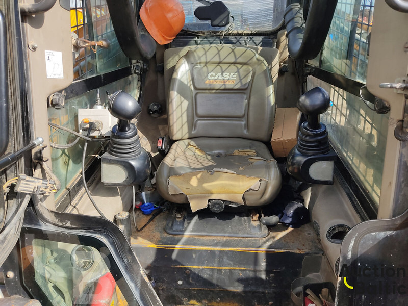 Case TR 320 - Máy xúc lật bánh xích: hình 5 Case TR 320 - Máy xúc lật bánh xích: hình 5