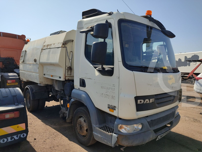 DAF LF45.160 - Xe quét đường: hình 1 DAF LF45.160 - Xe quét đường: hình 1