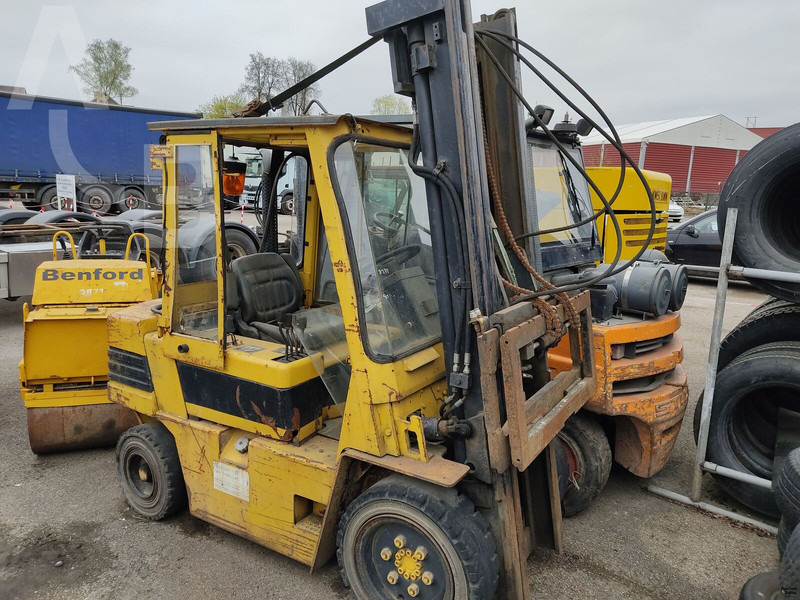 Daewoo D 30 S II - Xe nâng diesel: hình 1 Daewoo D 30 S II - Xe nâng diesel: hình 1