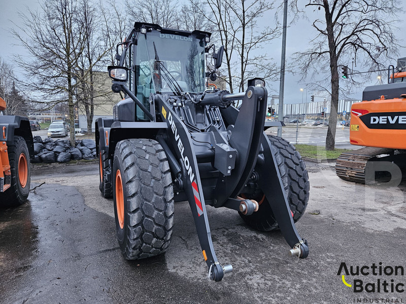 Develon DL250 - Máy xúc lật bánh lốp: hình 3 Develon DL250 - Máy xúc lật bánh lốp: hình 3