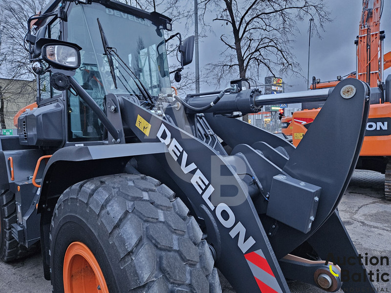 Develon DL250 - Máy xúc lật bánh lốp: hình 4 Develon DL250 - Máy xúc lật bánh lốp: hình 4