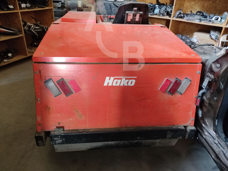 Hako Jonas 1500 - Xe quét đường: hình 5 Hako Jonas 1500 - Xe quét đường: hình 5