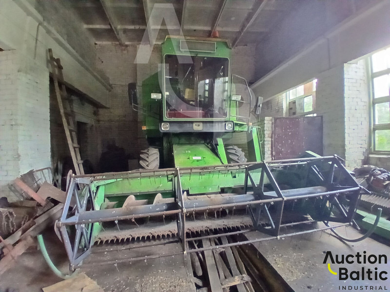 John Deere 1055 - Máy gặt đập: hình 1 John Deere 1055 - Máy gặt đập: hình 1