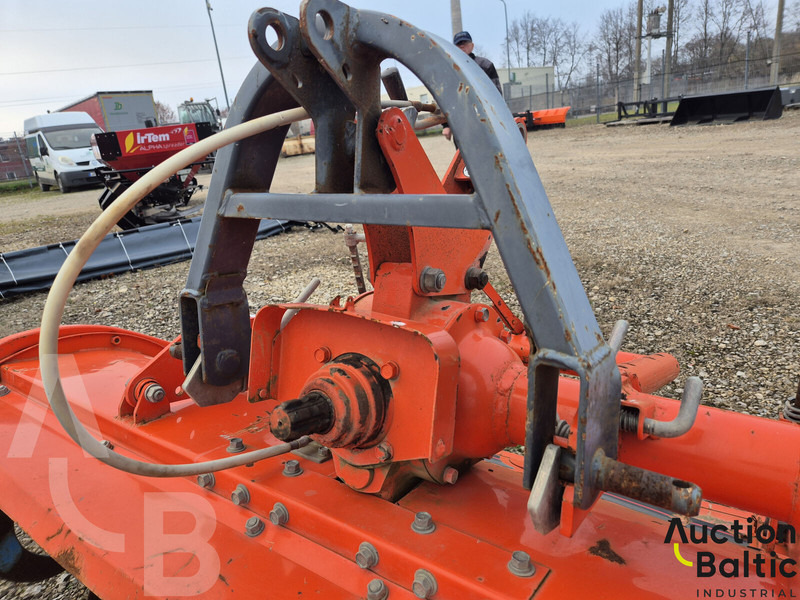 Kubota R 15T - Dàn xới lưỡi đứng: hình 5 Kubota R 15T - Dàn xới lưỡi đứng: hình 5