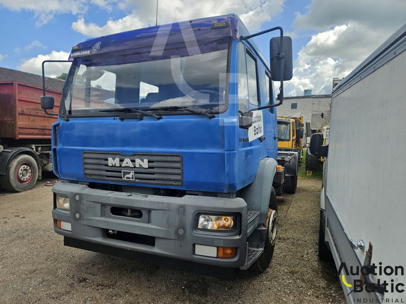 MAN 18.225 - Xe tải khung gầm: hình 2 MAN 18.225 - Xe tải khung gầm: hình 2