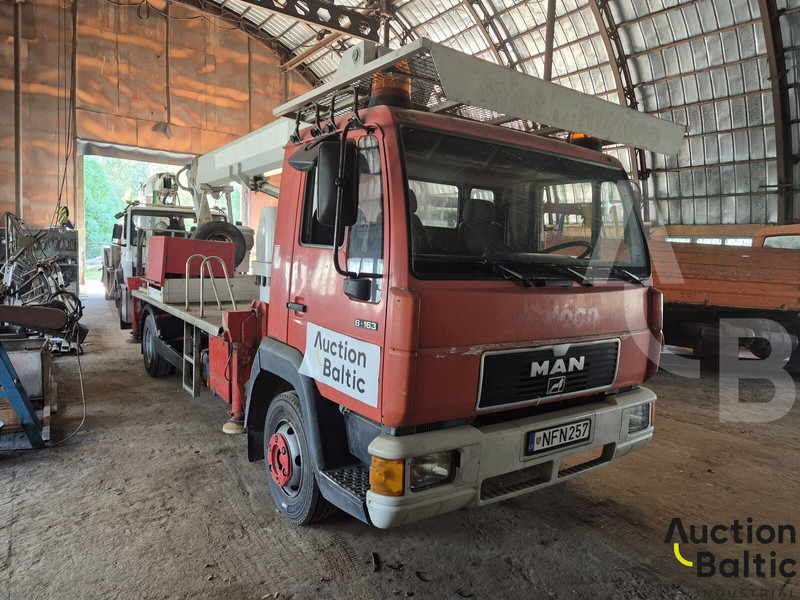 MAN 8.163 - Nền bục trên không gắn trên xe tải: hình 2 MAN 8.163 - Nền bục trên không gắn trên xe tải: hình 2