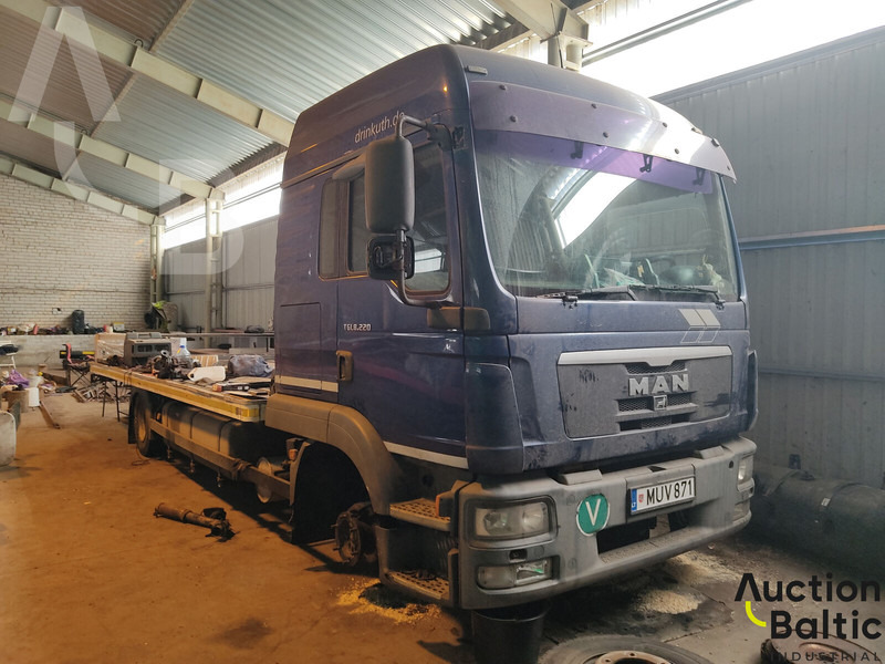 MAN TGL 8.220 4X2 BL - Xe tải thùng lửng/ Phẳng: hình 1 MAN TGL 8.220 4X2 BL - Xe tải thùng lửng/ Phẳng: hình 1