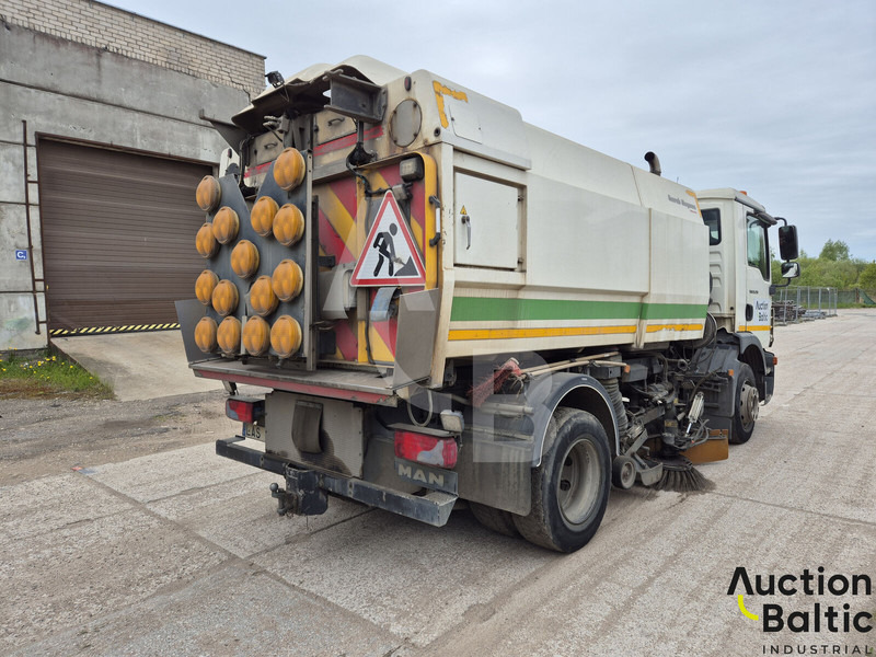 MAN TGM15.250 4X2 BL - Xe quét đường: hình 3 MAN TGM15.250 4X2 BL - Xe quét đường: hình 3