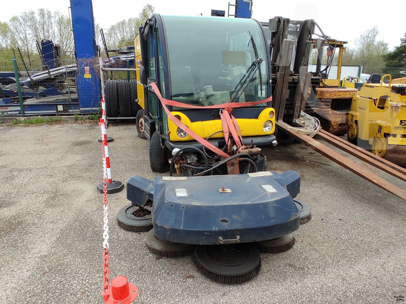 Mathieu Azura - Xe quét đường: hình 2 Mathieu Azura - Xe quét đường: hình 2