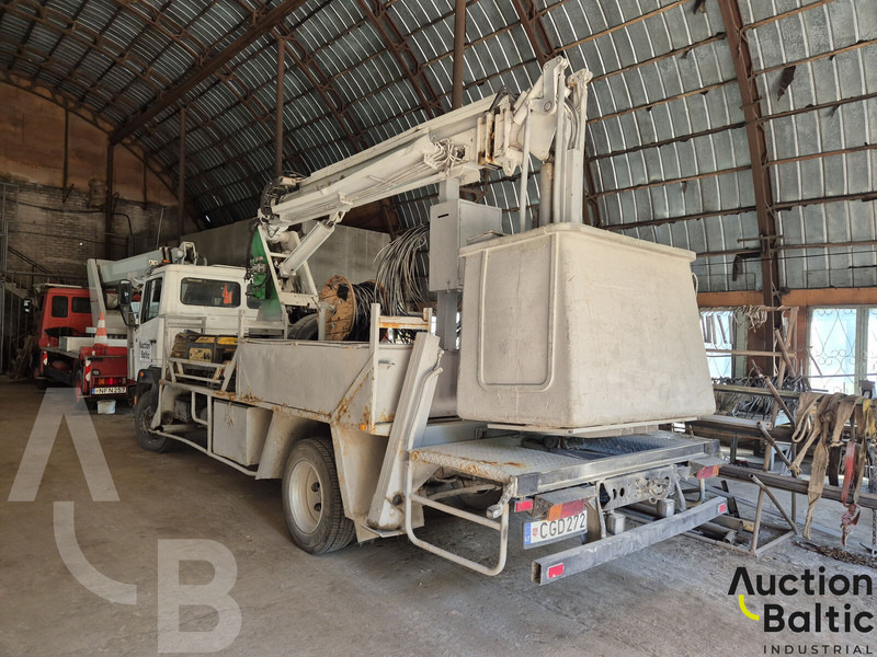 Mercedes-Benz 1114 - Nền bục trên không gắn trên xe tải: hình 3 Mercedes-Benz 1114 - Nền bục trên không gắn trên xe tải: hình 3