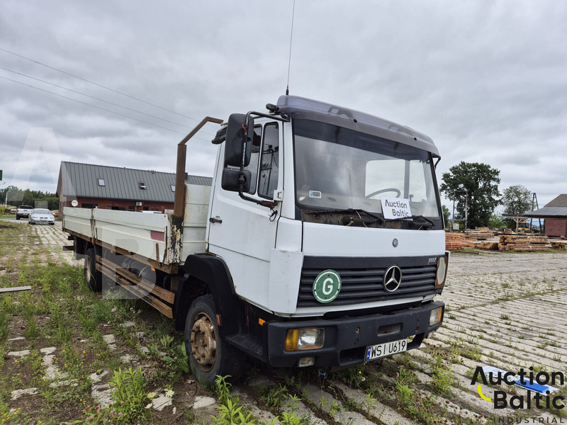 Mercedes-Benz 1117 - Xe tải thùng lửng/ Phẳng: hình 2 Mercedes-Benz 1117 - Xe tải thùng lửng/ Phẳng: hình 2