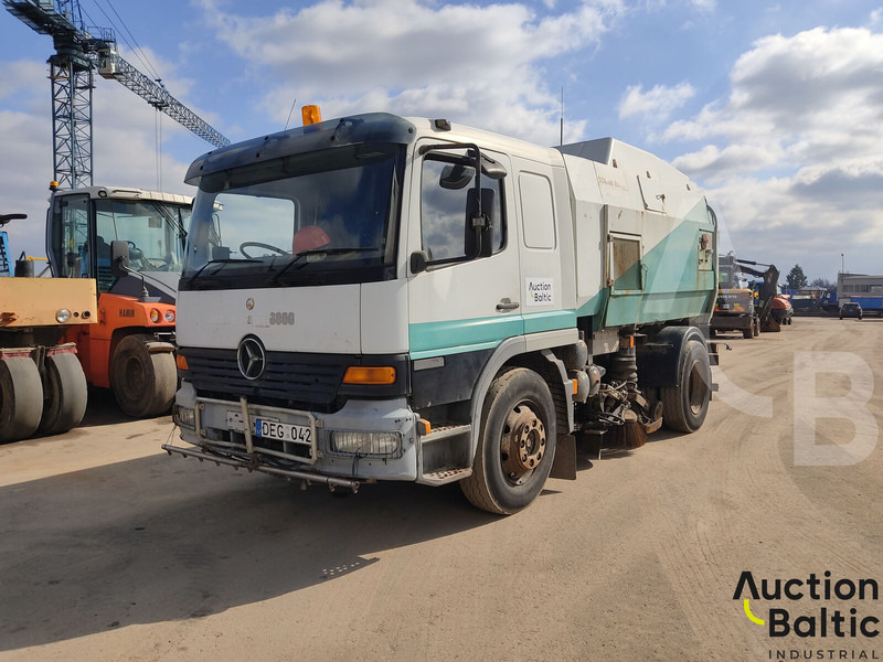 Mercedes-Benz 1517 - Xe quét đường: hình 1 Mercedes-Benz 1517 - Xe quét đường: hình 1