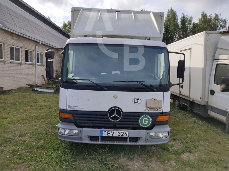 Mercedes-Benz 815 - Xe tải chở ngựa: hình 3 Mercedes-Benz 815 - Xe tải chở ngựa: hình 3