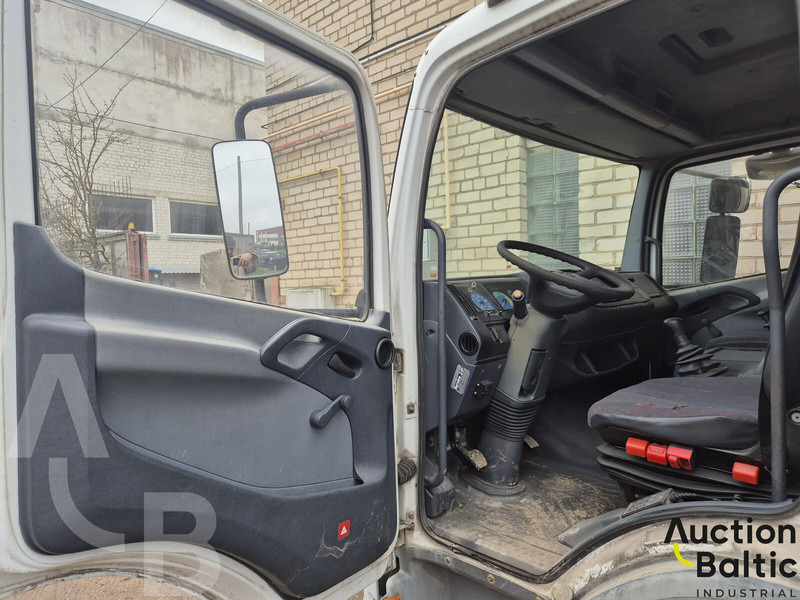 Mercedes-Benz 817 L - Xe tải thùng mui bạt: hình 4 Mercedes-Benz 817 L - Xe tải thùng mui bạt: hình 4