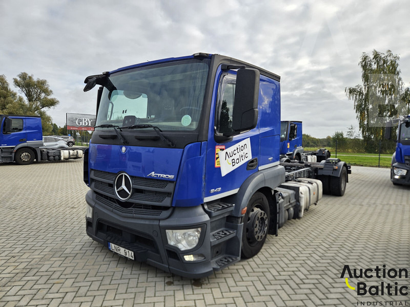 Mercedes-Benz Actros 1843 - Xe tải khung gầm: hình 2 Mercedes-Benz Actros 1843 - Xe tải khung gầm: hình 2