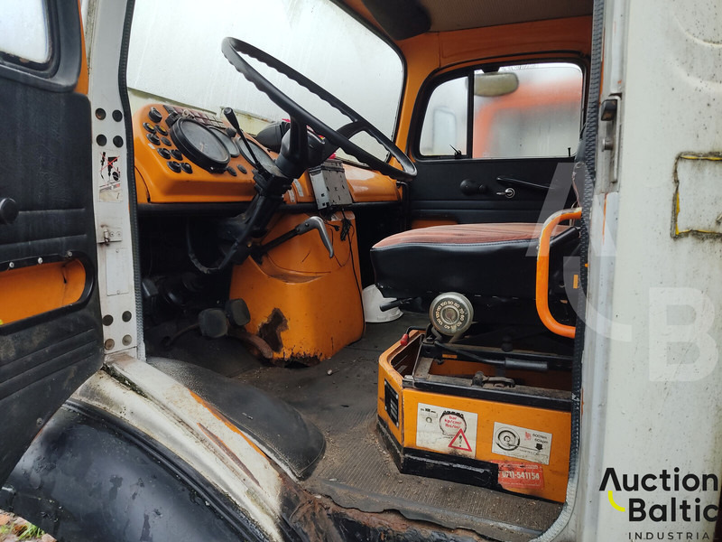 Mercedes-Benz Lako 911 - Nền bục trên không gắn trên xe tải: hình 5 Mercedes-Benz Lako 911 - Nền bục trên không gắn trên xe tải: hình 5